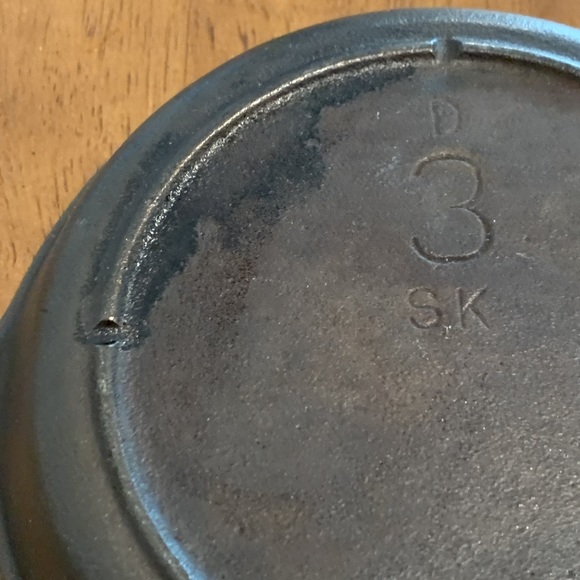 Vintage Cast Iron Skillet SK 3 Notch Dual Spout - Picture 8 of 12